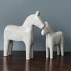 2 шт. Деревянная резьба Статуя лошади Абстрактная художественная статуэтка пони Скульптура животного Украшение для дома офиса Настольное украшение