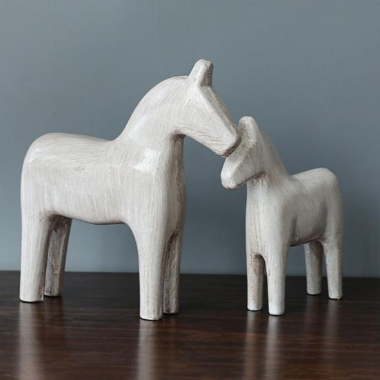 2 шт. Деревянная резьба Статуя лошади Абстрактная художественная статуэтка пони Скульптура животного Украшение для дома офиса Настольное украшение