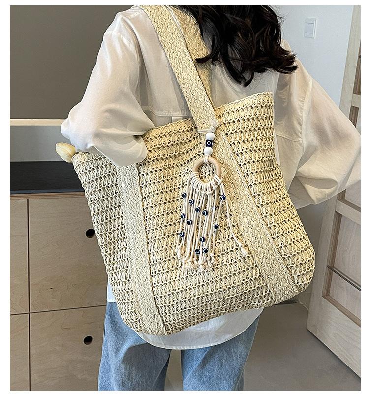 2025 New Straw Plaited Woven Women's Roomy Bag Casual Versatile Single Shoulder Bag High Capacity Seaside Beach Bag Vacation Commuter Large Tote Bag