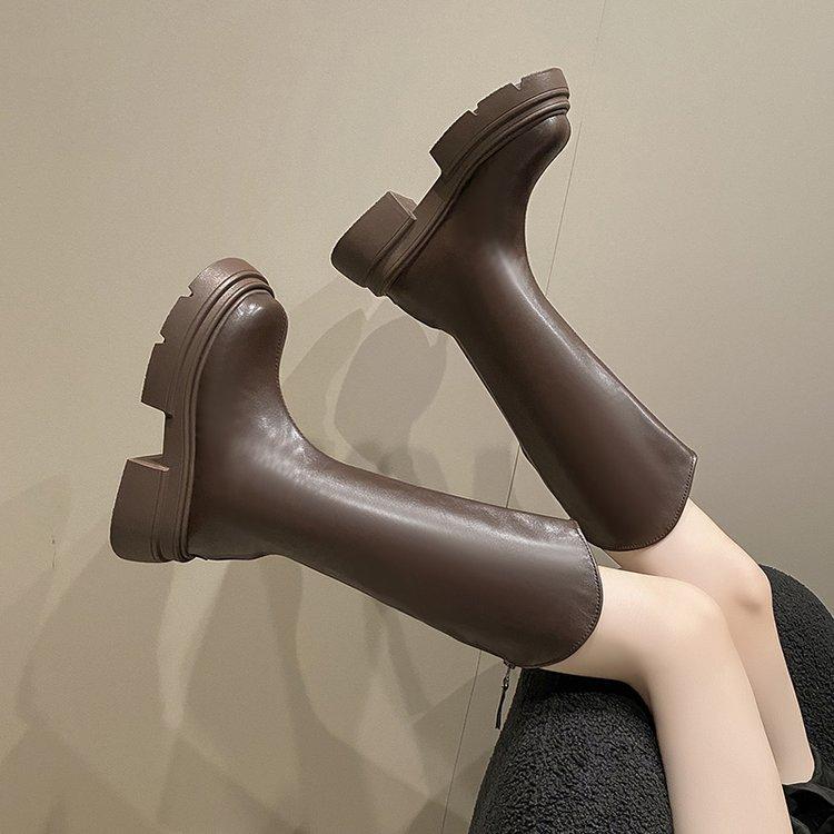 Сапоги на платформе для женщин 2024 осень/зима новые высокие бархатные сапоги на небольшом каблуке V-образной формы до колена