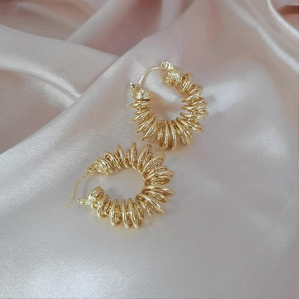 Women Hoop Earrings Safe Rust Proof Stylish Retro Lady Earrings for Daily Party Prom Gold