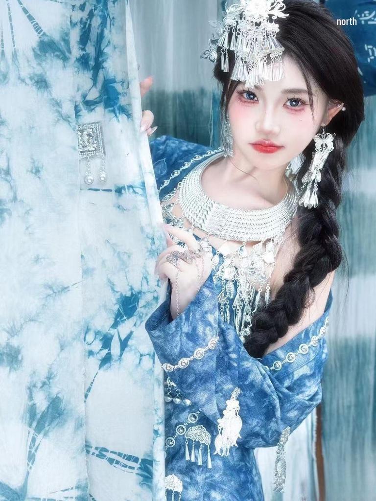 Мяоский этнический костюм для девочек - Синий батик, фотонабор