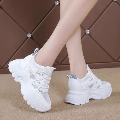 Женские новые маленькие летние модные простые сетчатые дышащие спортивные повседневные туфли на скрытой платформе