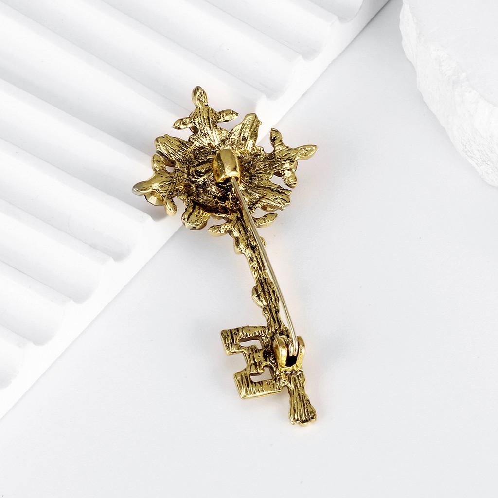 Retro Art Deco Key Pendant Pin With Adjustable Fit For Fashion Accessories