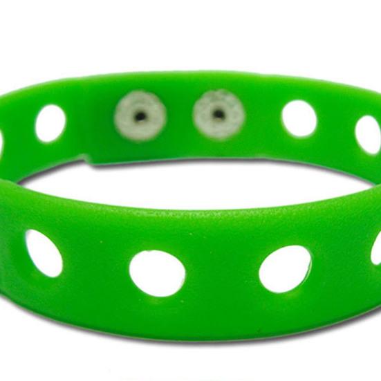 2 шт. силиконовых браслетов-шармов для детей, регулируемый браслет с отверстиями, шармы в виде обуви, совместимый красочный браслет для мальчика, девочки, подарок