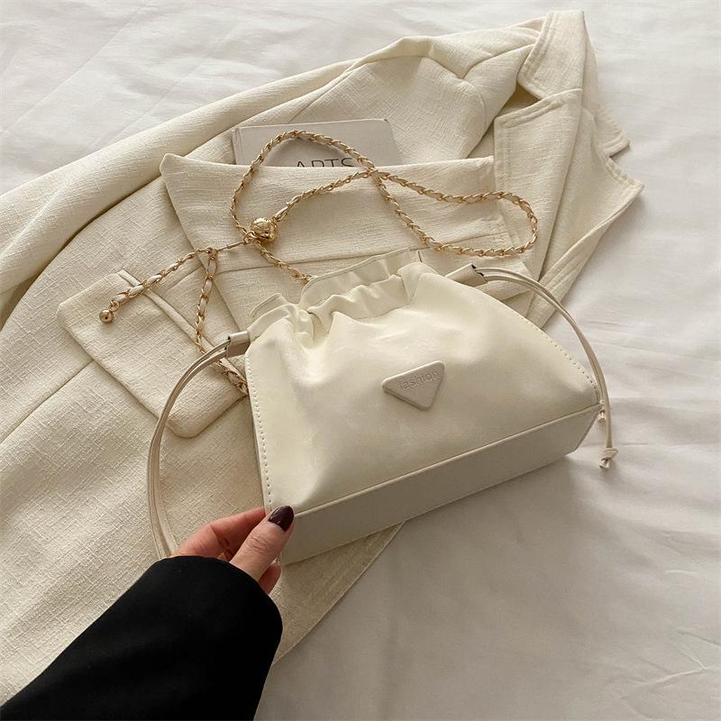Сумка Niche Textured Bag Spring Shoulder Bag New Small Bag Fashioned Drawstring Bucket Bag Casual Crossbody Bag