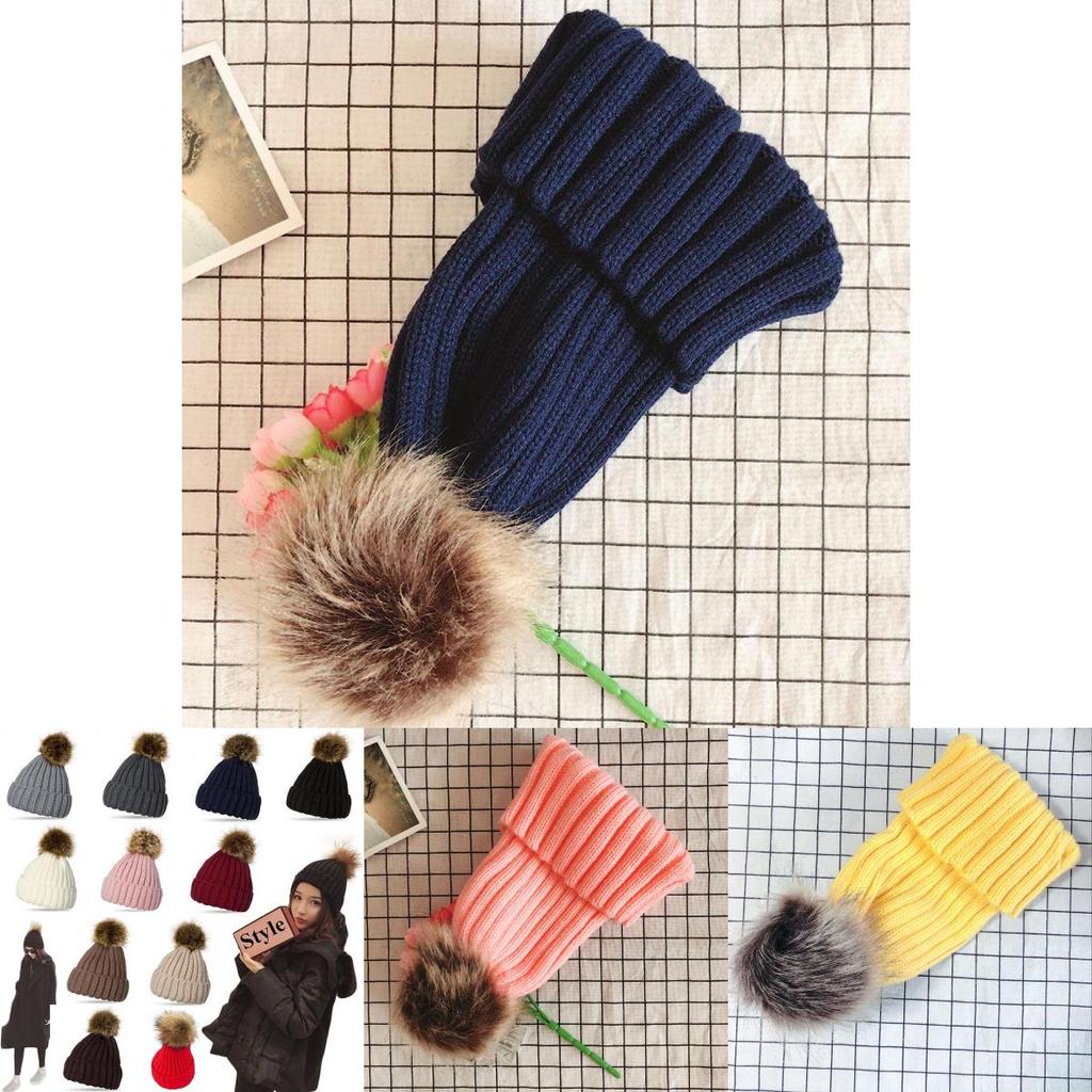 Уютная женская зимняя шапка с пушистым помпоном и стильным отворотом