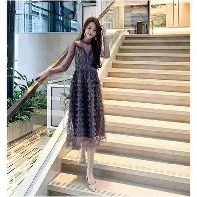 Весной 2025 года в продаже появятся новые европейские и американские женские туфли на плоской подошве с заклепками, неглубоким креплением стопы, толстым каблуком, острым плоским каблуком.