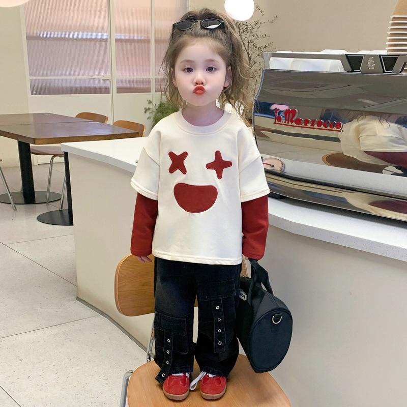 Стильный свитшот «двойка» для девочек на весну и осень 2025 года