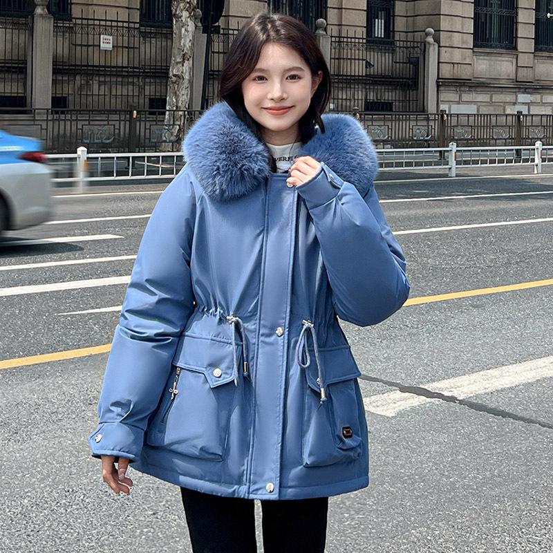 Школьный пуховик короткого фасона. Зимний пуховик из хлопка с кашемиром свободного кроя и толстым меховым воротником.