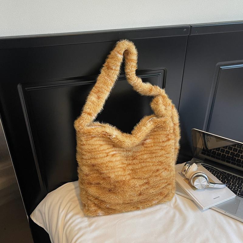 Вместительная пушистая сумка женская осенняя новая повседневная мягкая пушистая сумка через плечо портативная сумка-тоут
