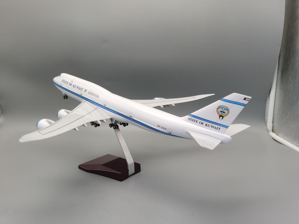 47СМ Литая смола Модель самолета 1/150 Масштаб Самолет 747 B747 Авиакомпания Государства Кувейт Модель Светодиодная подсветка и Колесное шасси Декор