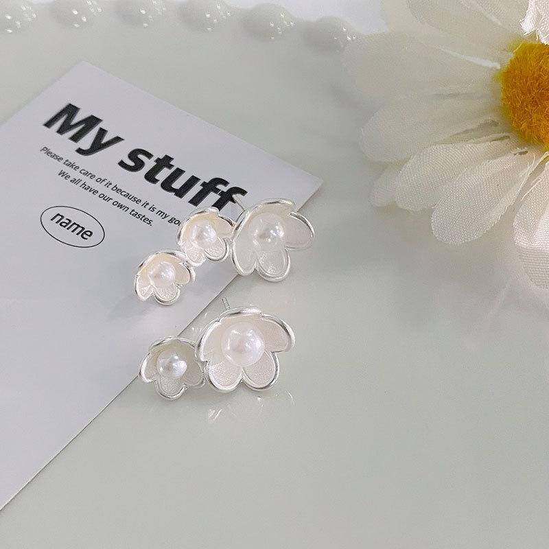 Asymmetrical Flower Earrings Temperament Lady High-end Niche Design Earrings