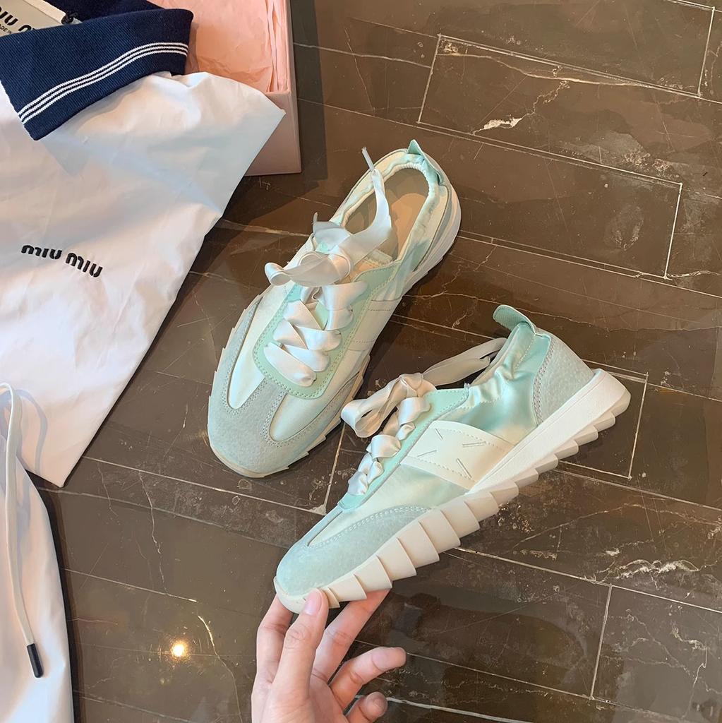 Виноградные кроссовки для мамы летние женские легкие и дышащие на платформе повседневные тренировочные туфли на шнуровке спереди кроссовки для папы женские 2025