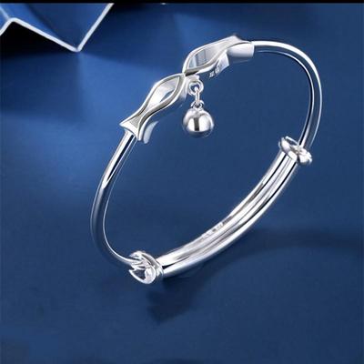 Модный браслет-манжета пуш-пул «Целующиеся рыбки» 2022: Посеребренный браслет из белой меди с двумя рыбками, подарок на День святого Валентина для девушек.