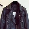 2025 Женская мотоциклетная куртка из искусственной кожи в корейском стиле, приталенная, короткая, универсальная, с лацканами, для весны/осени