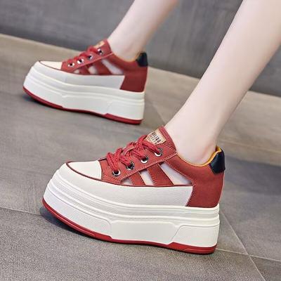 Туфли Muffin на платформе женские сандалии лето 2025 новые туфли, маленькие люди показывают рост, полые внутри увеличивают рост женские туфли, маленькие белые туфли