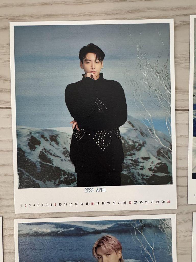 [ИСПОЛЬЗОВАННЫЙ] Официальный календарь BTS 2023 года 2 типа