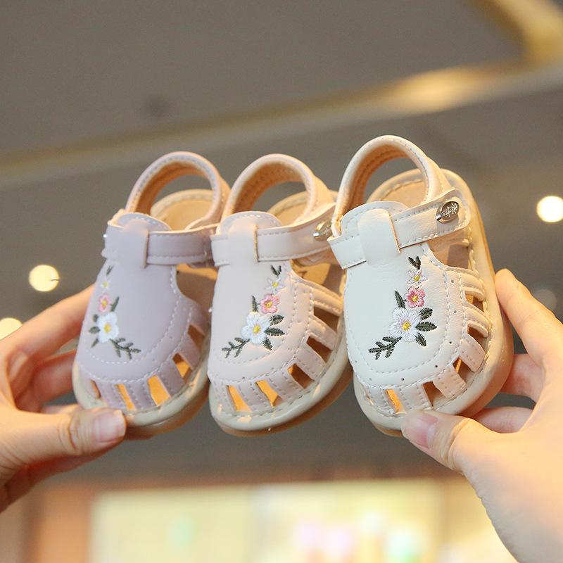 Girls' Embroidered Closed-Toe Walking Shoes Summer Soft Sole Non-Slip Princess Sandals0-1Breathable2Children's squeaky shoes