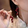 Длинные серьги из красного бархата для женщин на Новый год 2025 года — стильные, универсальные аксессуары для помолвок, свадеб и праздничных торжеств.