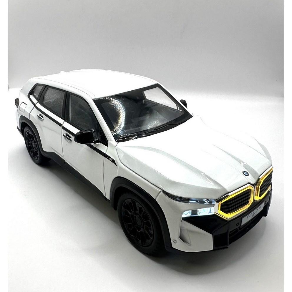 Premium BMW XM SUV 1:24 Scale Diecast Model Car - White Edition