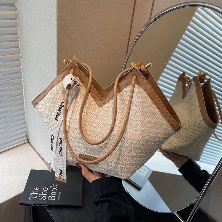 Вязаная соломенная сумка большой вместимости женская весна-лето 2025 новая нишевая на одно плечо для отпуска на море пляжная сумка-тоут