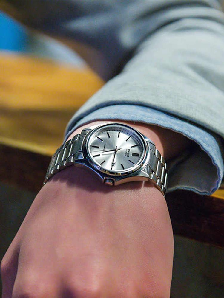 Casio Ремешок из нержавеющей стали, Серебристый циферблат, Женские кварцевые часы с датой MTP-1183A-7A