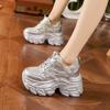 Женские кроссовки на толстой подошве, лето 2025, новые, дышащая сетка с полыми отверстиями, увеличение внутренней высоты, женская обувь, универсальная спортивная и повседневная обувь