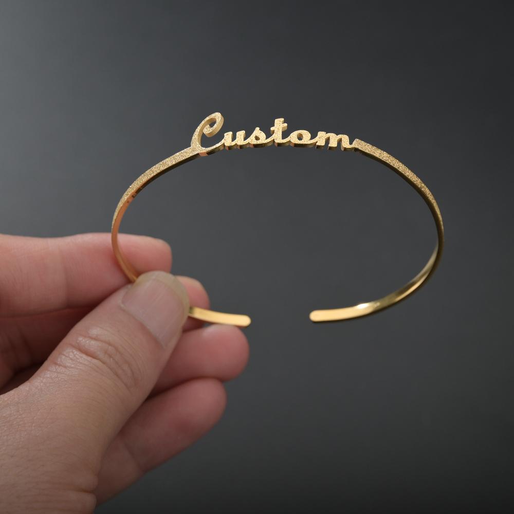 Atoztide Новый персонализированный индивидуальный матовый браслет с именем, регулируемый, нержавеющая сталь, открытый браслет с надписью «Любовь», ювелирный подарок для