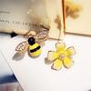 Милые новые асимметричные серьги Flower Bee, модные серьги из циркония, ювелирные изделия в стиле панк, серьги-гвоздики с жемчугом для женщин и девочек, подарок