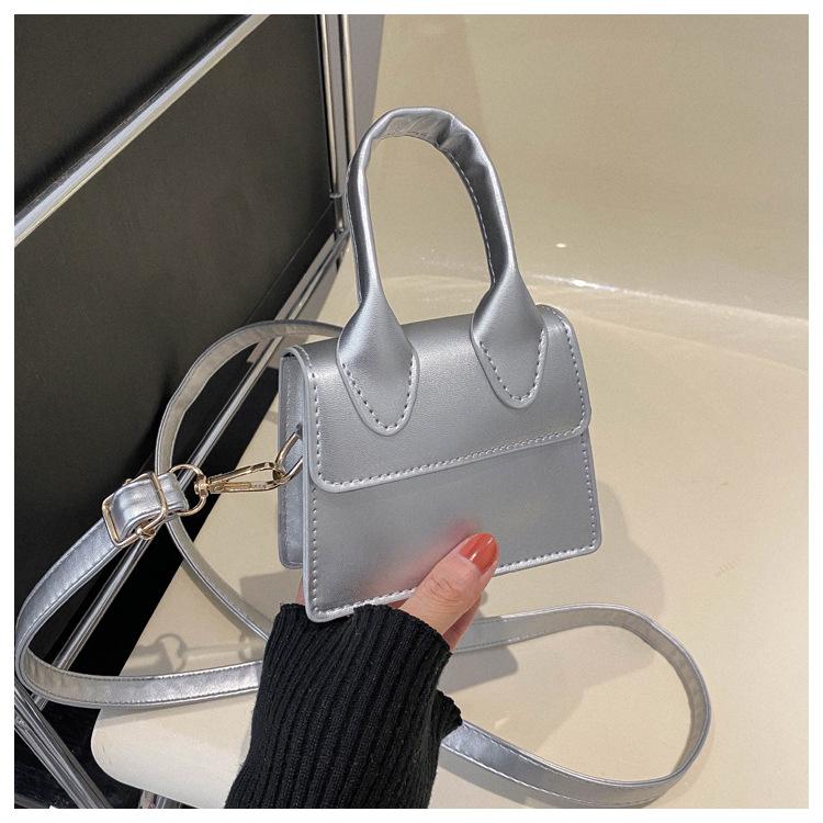 Однотонная женская сумка для поездок на работу 2024 года, новая модная трендовая сумка через плечо, простая повседневная сумка-мессенджер, маленькая квадратная сумка