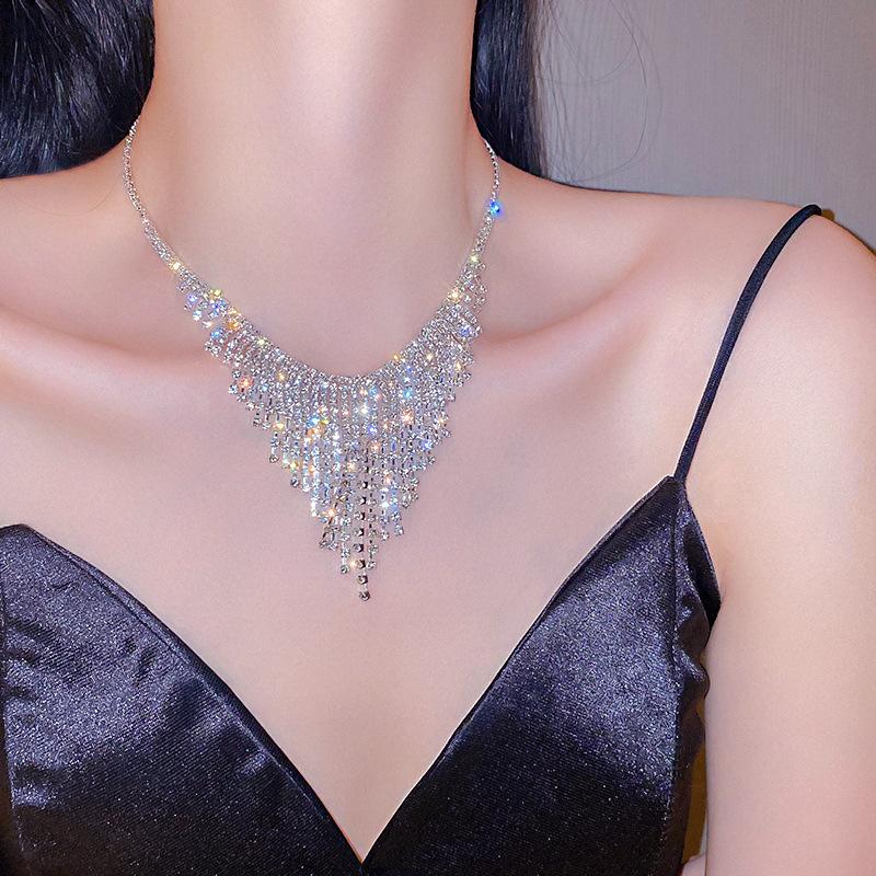 Новая модная преувеличенная индивидуальная цепочка на шею, весеннее новое ожерелье с кисточками и бриллиантами, дизайнерское ожерелье для женщин