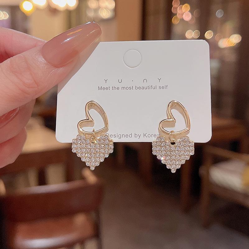 S925 Silver Needle Luxury Heart Earrings - Versatile, Elegant, and Full Diamond Design