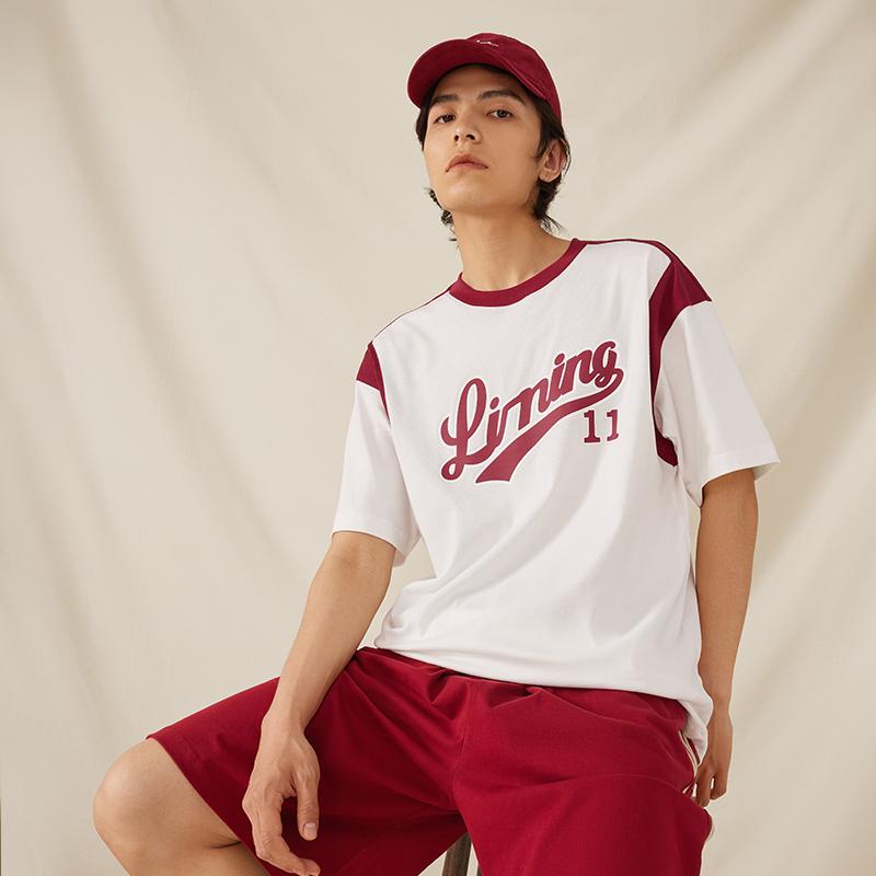 Li-Ning Футболка унисекс с принтом в стиле «американский винтаж» и цветными блоками, с круглым вырезом, короткими рукавами и заниженной линией плеч, цвет «кремовый» AHST855-3