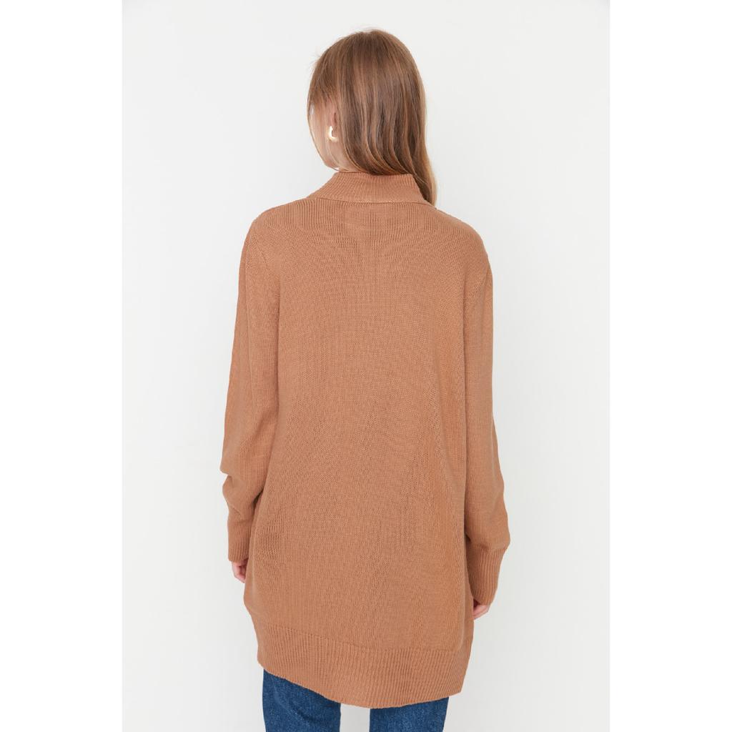 Светло-коричневый вязаный свитер с полуводолазкой Tctaw22kz1086