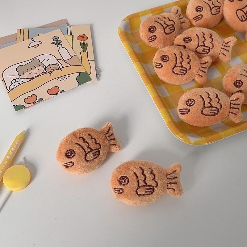 1 шт., новая модная зимняя милая плюшевая рыбка, очаровательная брошь для женщин, мужчин, пальто, костюм, броши, воротник, рюкзак, аксессуары, ювелирные изделия