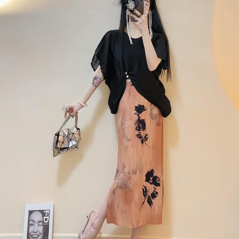 Элитный плиссированный костюм, полуюбка, топ со средними рукавами, повседневный и стильный комплект из двух предметов, новый летний стиль.