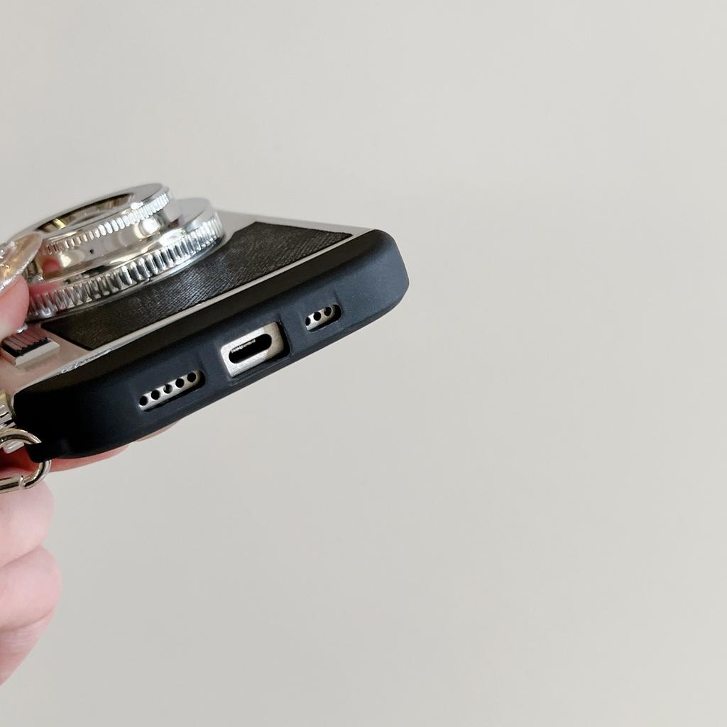 Чехол для iPhone 15 Pro Max в винтажном стиле с дизайном камеры и ремешком через плечо