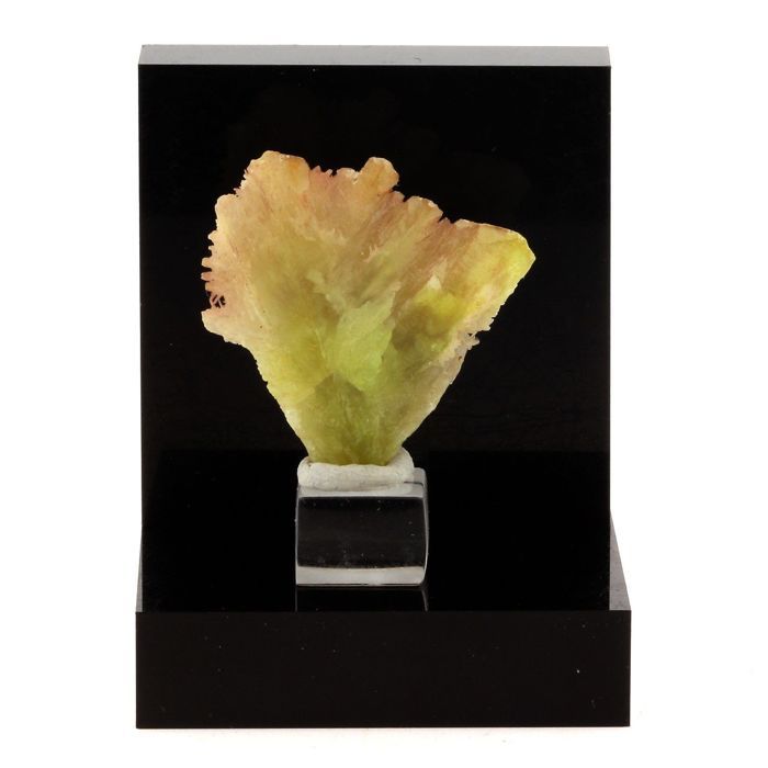 Pierres et Minéraux. Cerusite jaune. 64.3 ct. M'fouati Mine, M'fouati District, Congo.