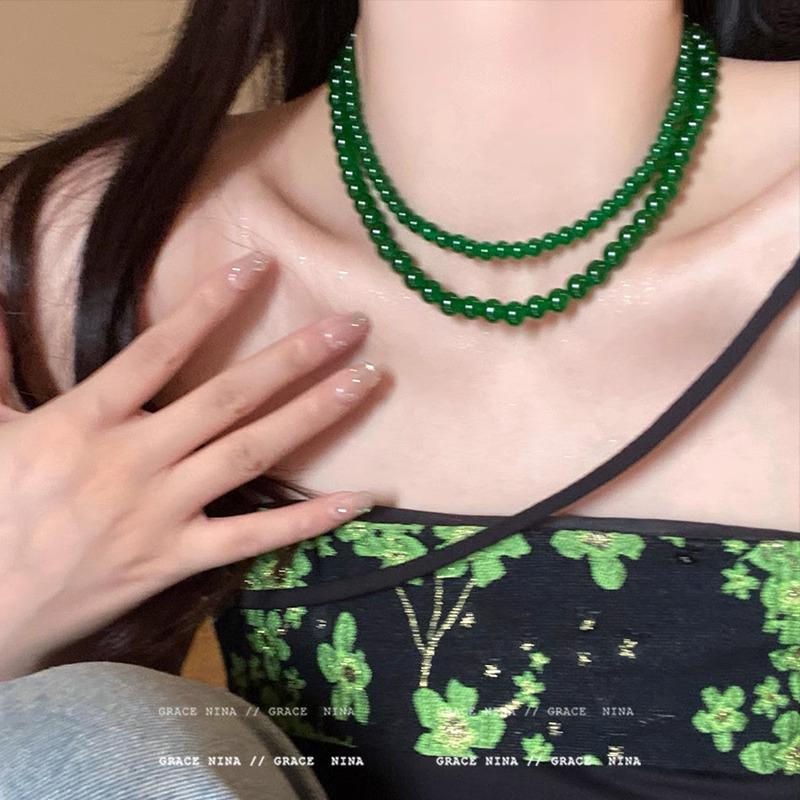 Изумрудно-зеленое ожерелье с бусинами на ключицу — женское осенне-зимнее 2024 г., роскошный стиль