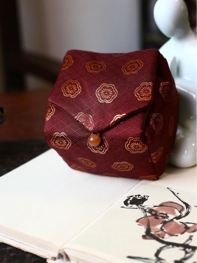 Набор керамических чашек Гайвань и чайник из исинской глины с китайской и японской парчой 34 цветов в хлопковом мешочке