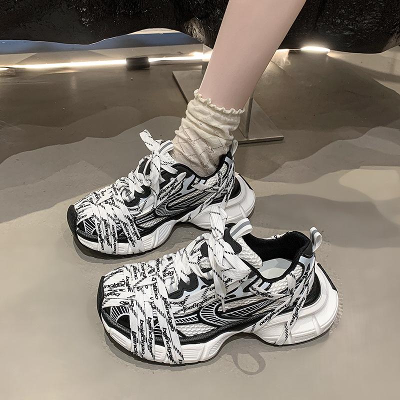 Париж ремешок платформа жареные уличные папины кроссовки женские 2025 новые маленькие универсальные увеличивающие рост повседневные кроссовки для бега