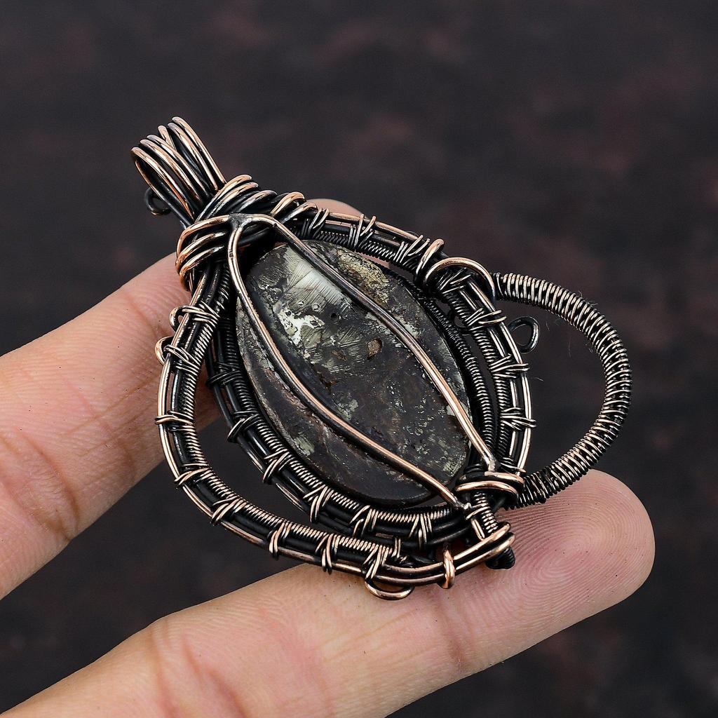 Подвеска из магнезита «Дикая лошадь», оплетенная медной проволокой, подвеска ручной работы, дизайнерское украшение, подвеска с драгоценным камнем, медное украшение, подарок на День матери