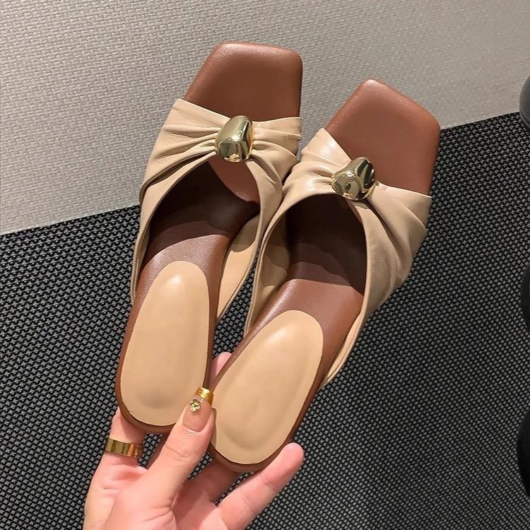 Версия из овчины~ Французский сказочный темперамент, нежные высокие каблуки, женские шлепанцы с металлической пряжкой и плиссированной кожей с открытым носком