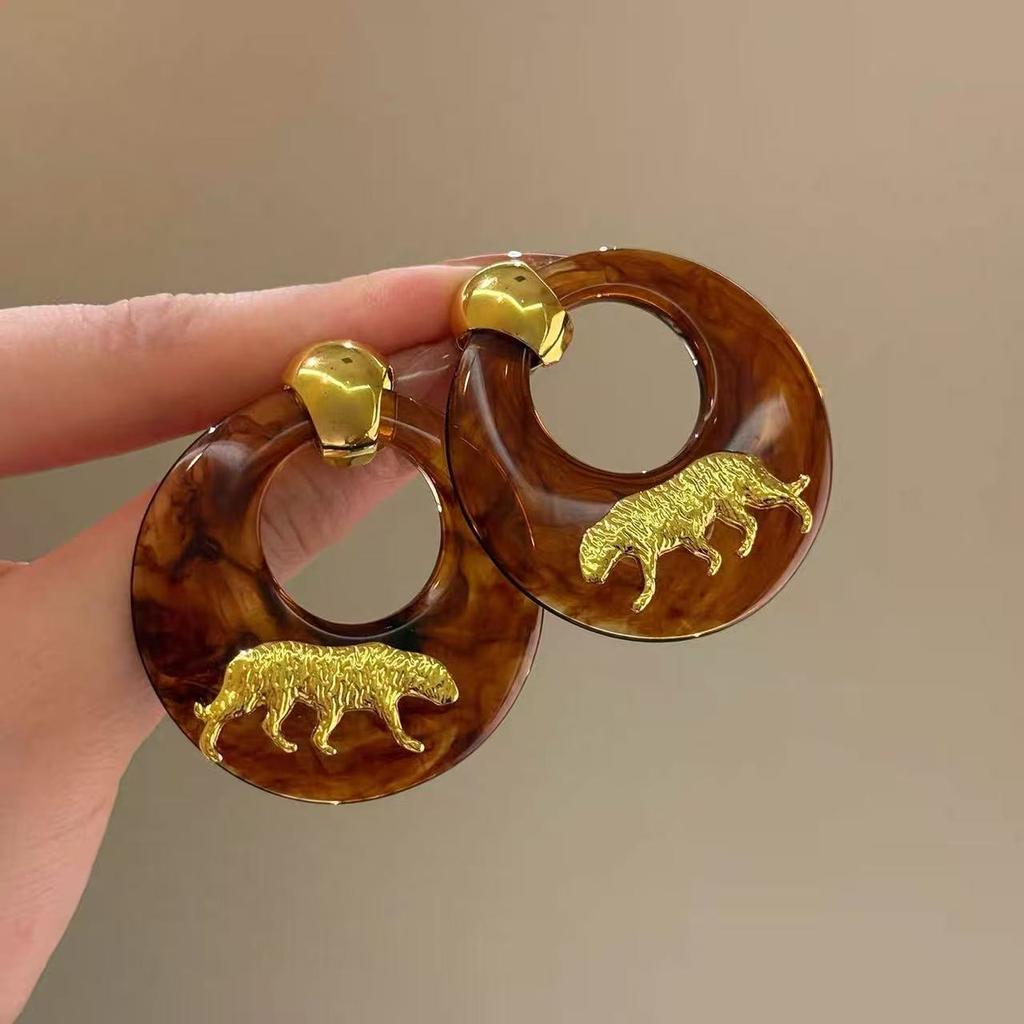 Серебряная игла смола тигровый глаз асимметричные серьги Маillard ретро персонализированные универсальные серьги-гвоздики легкая роскошь высококачественные серьги