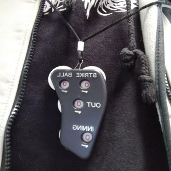 Бейсбольный кликер для судьи Компактный размер Эргономичная форма Нескользящая конструкция с 4 колесиками Удобный захват Бейсбольный счетчик-кликер с судьей