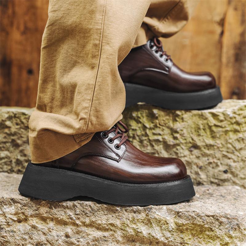 2024 новые мужские повседневные кожаные туфли на толстой подошве с большим подъемом головы, черные универсальные трендовые маленькие кожаные туфли 2881-J