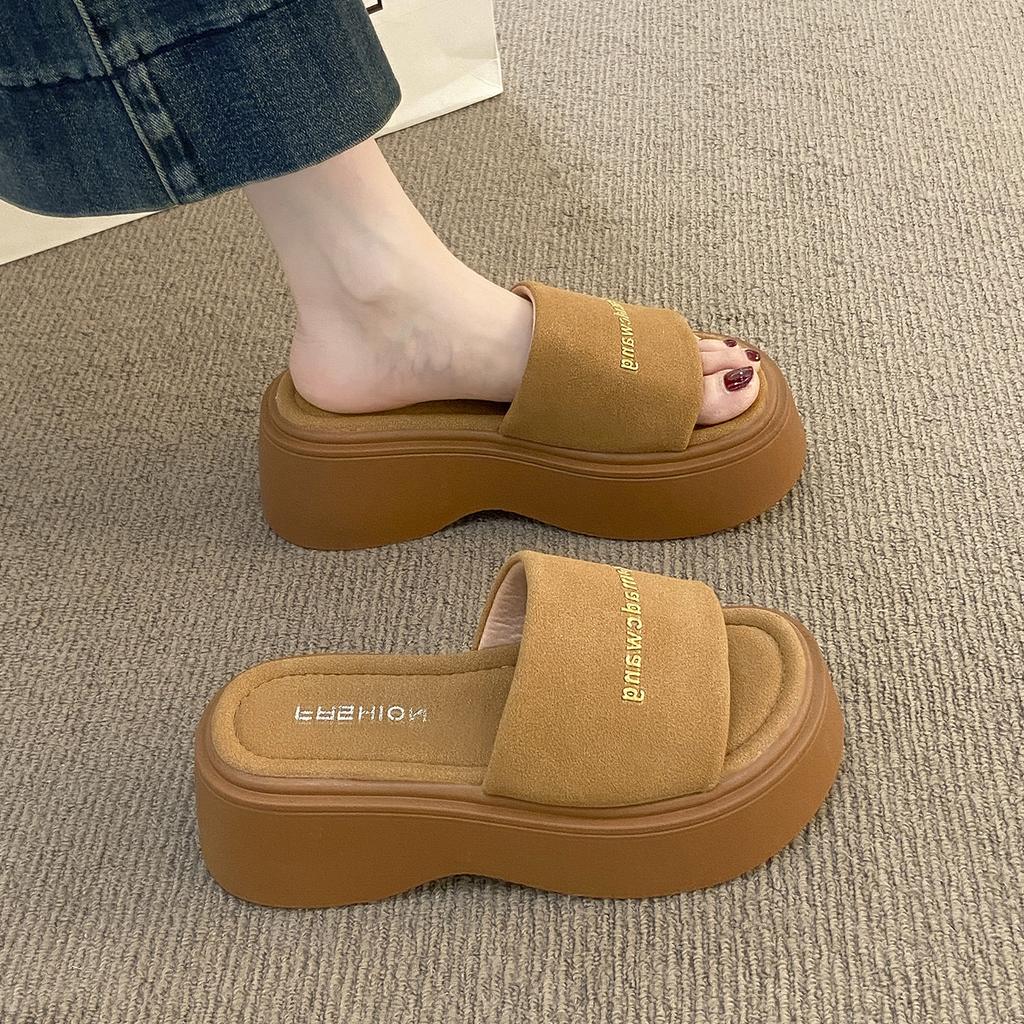 Крутые шлепанцы на толстой подошве и высоком каблуке для летней женской обуви 2025 новинка маффин однословные шлепанцы на небольшой платформе пляжные сандалии