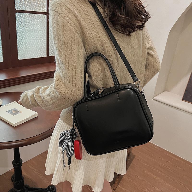 Autumn and Winter New Retro Pillow Bag Women's 2025 Casual Versatile Handbag Personalized Shoulder Messenger Bag Versatile Bag