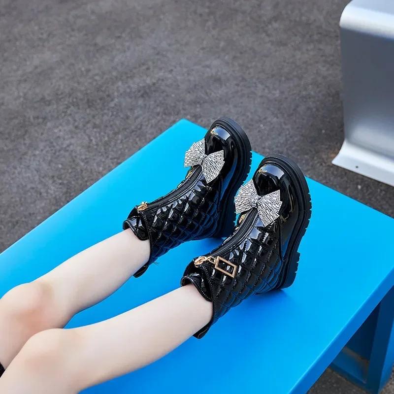 2024 Новые черные ботильоны детские на плоской подошве принцесса стразы бант передняя молния повседневные глянцевые детская мода девочки ботинки челси